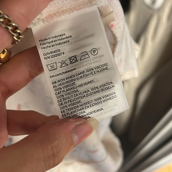 H&M blouses with flowers - Picture 7 of 7